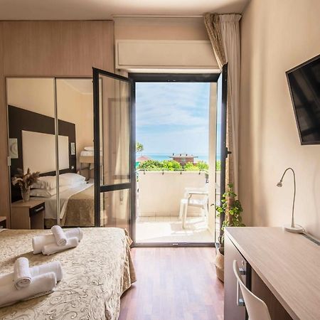 Hotel Baby B&B Milano Marittima Exteriör bild