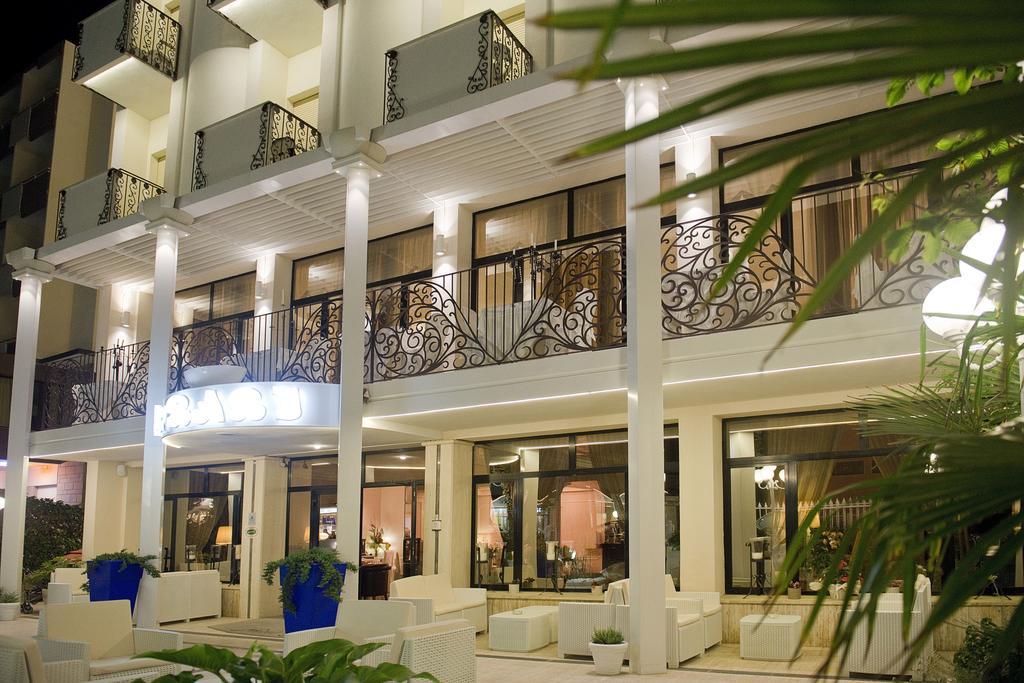 Hotel Baby B&B Milano Marittima Exteriör bild