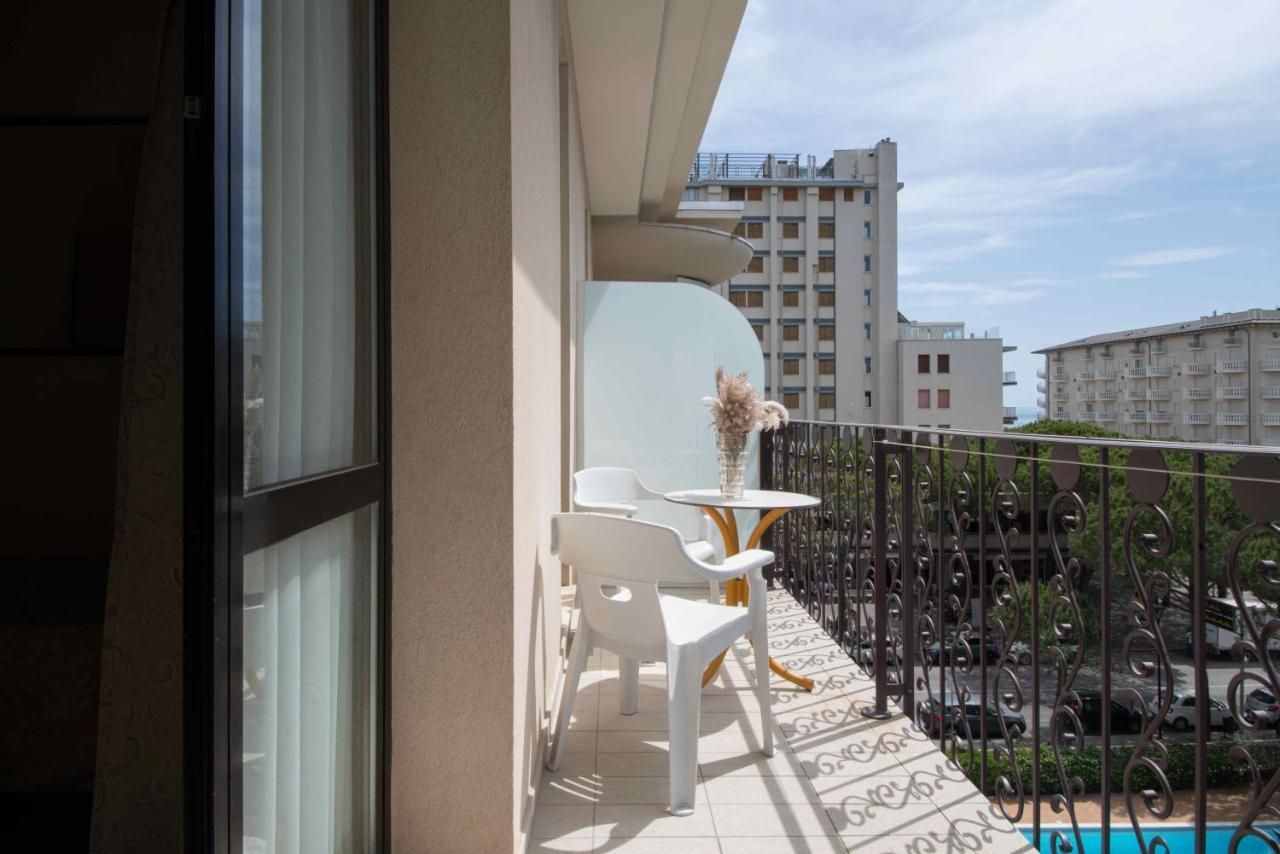Hotel Baby B&B Milano Marittima Exteriör bild