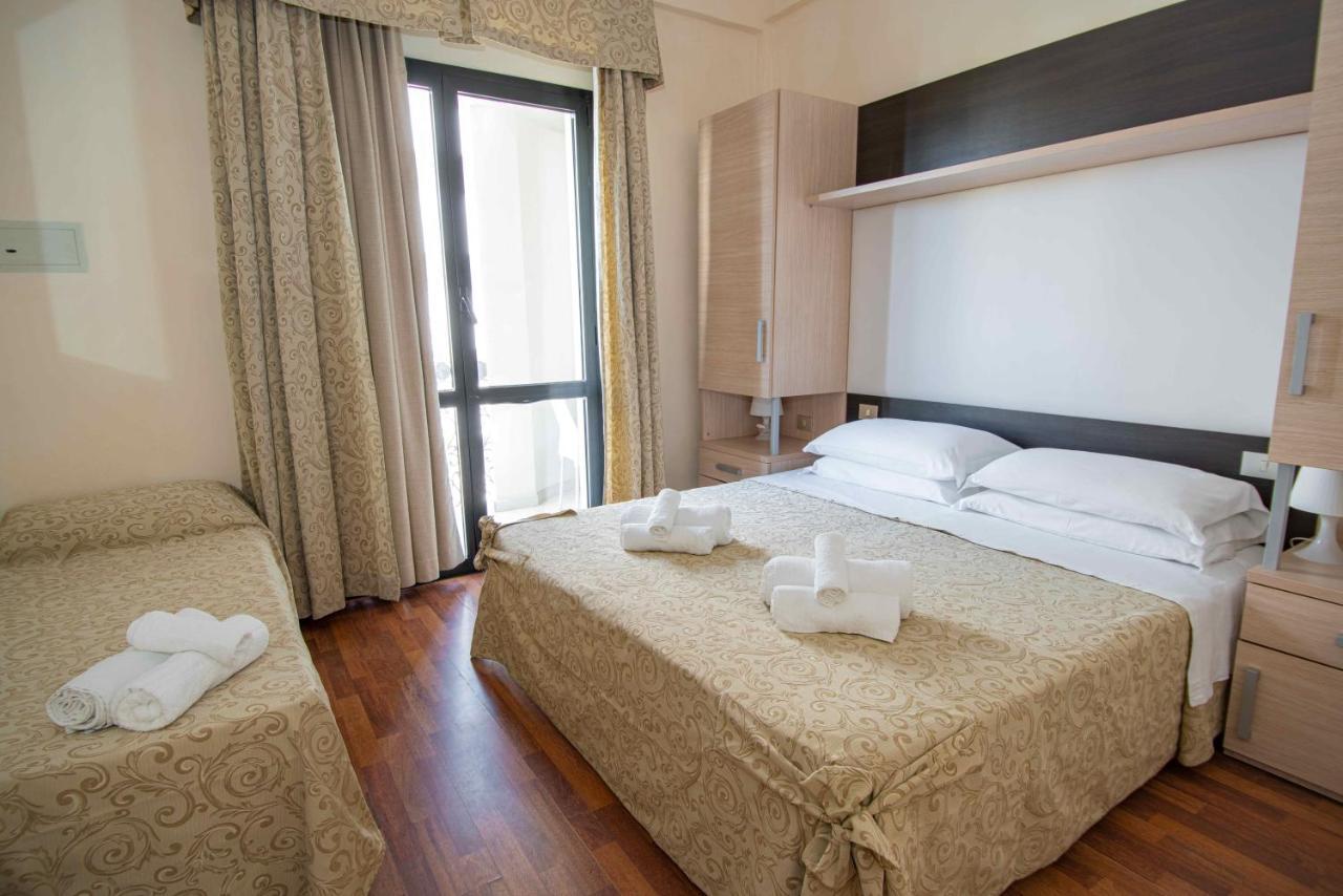 Hotel Baby B&B Milano Marittima Exteriör bild