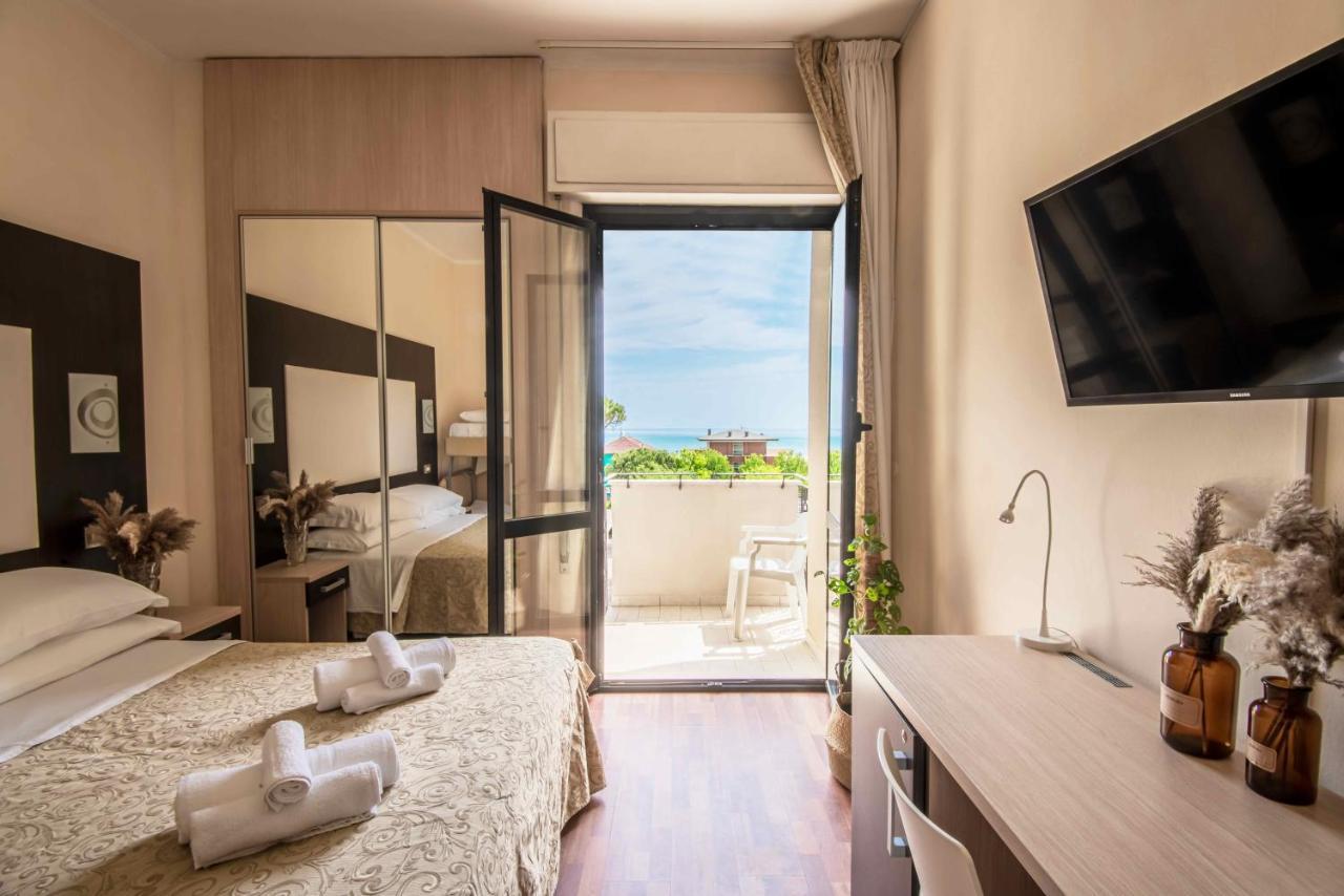Hotel Baby B&B Milano Marittima Exteriör bild