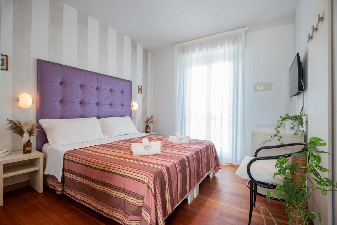 Hotel Baby B&B Milano Marittima Exteriör bild