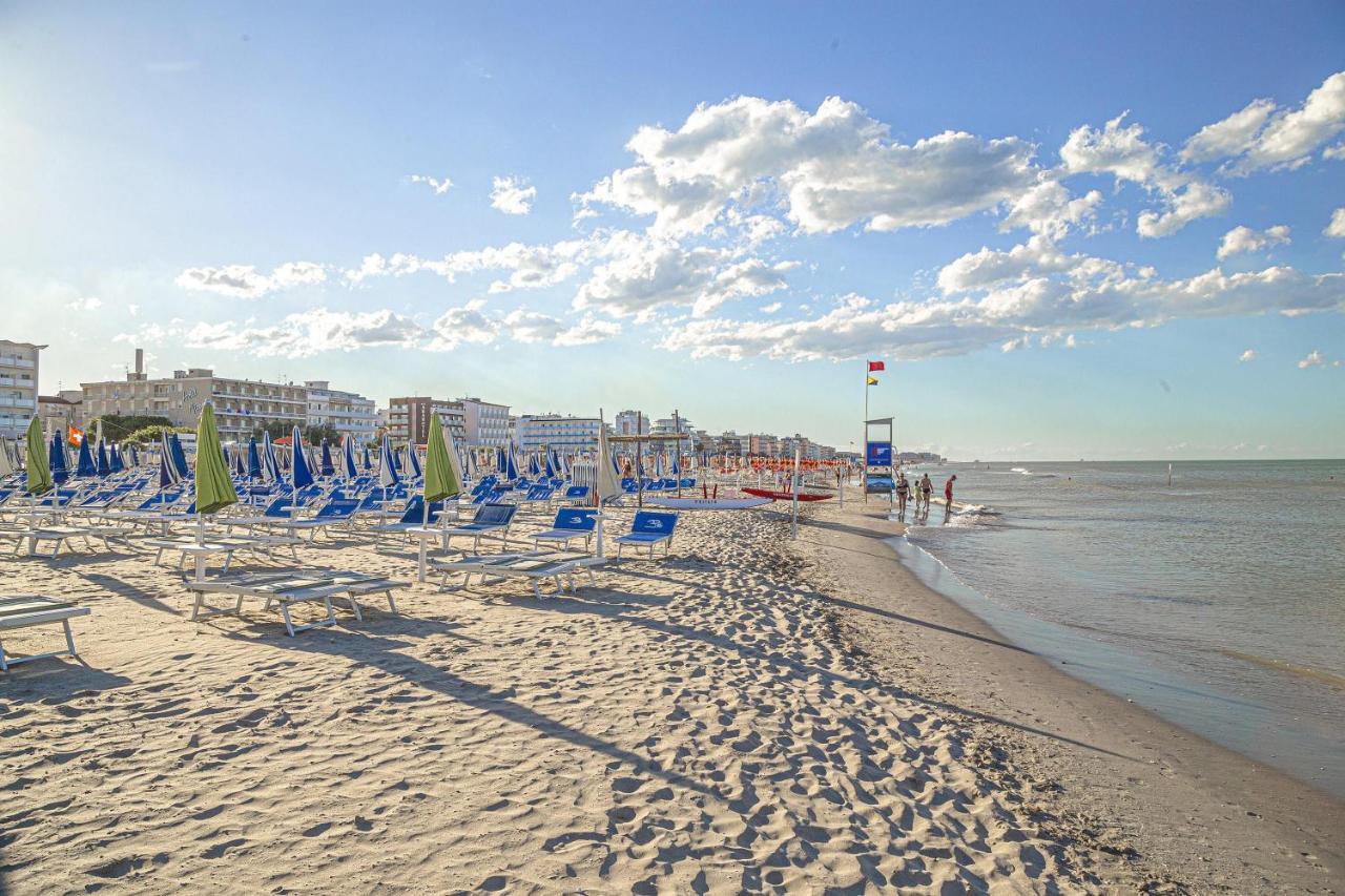 Hotel Baby B&B Milano Marittima Exteriör bild