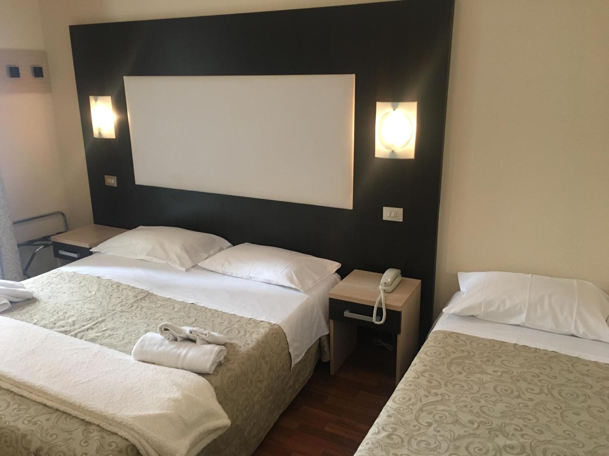 Hotel Baby B&B Milano Marittima Exteriör bild