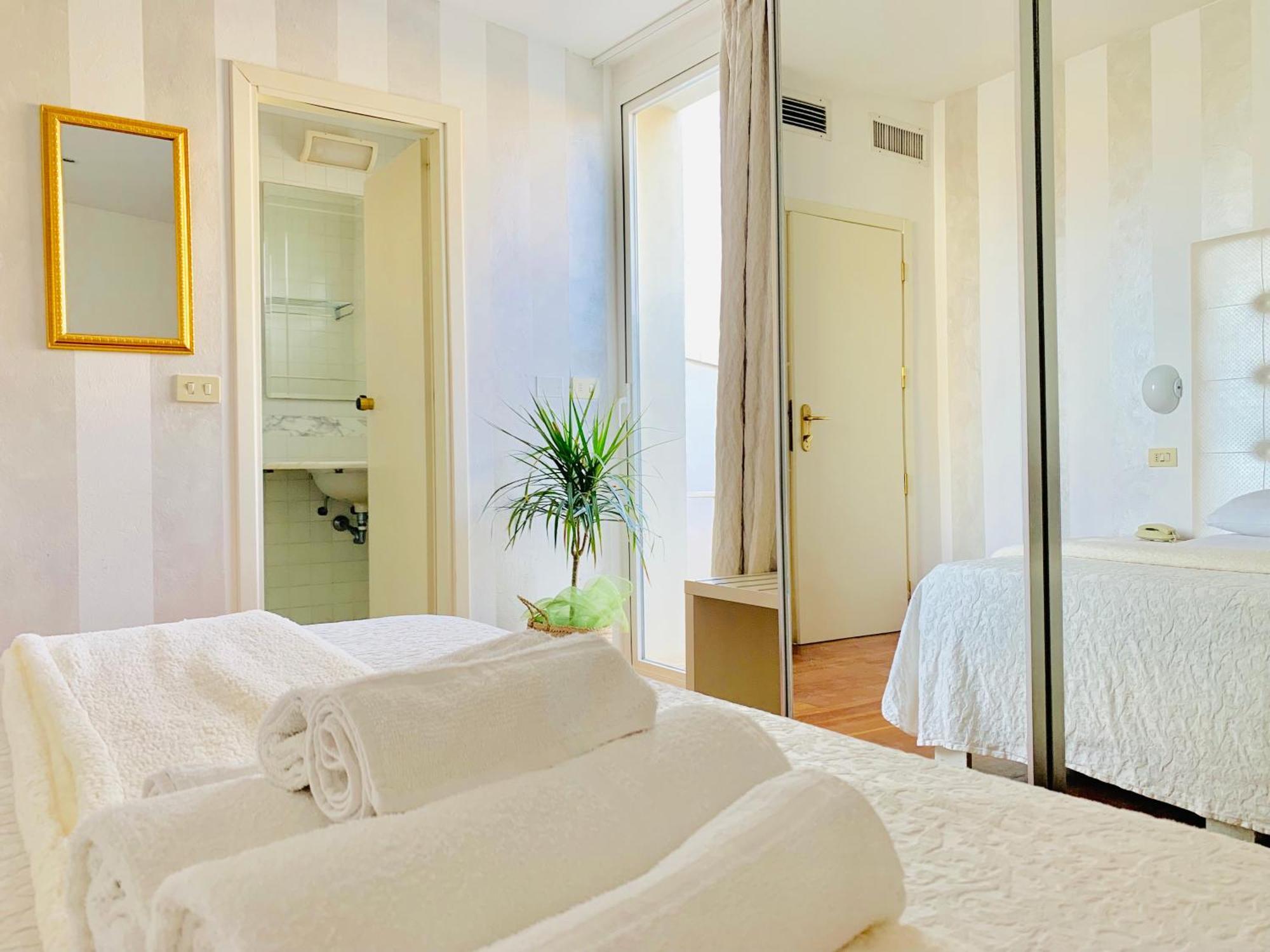 Hotel Baby B&B Milano Marittima Exteriör bild
