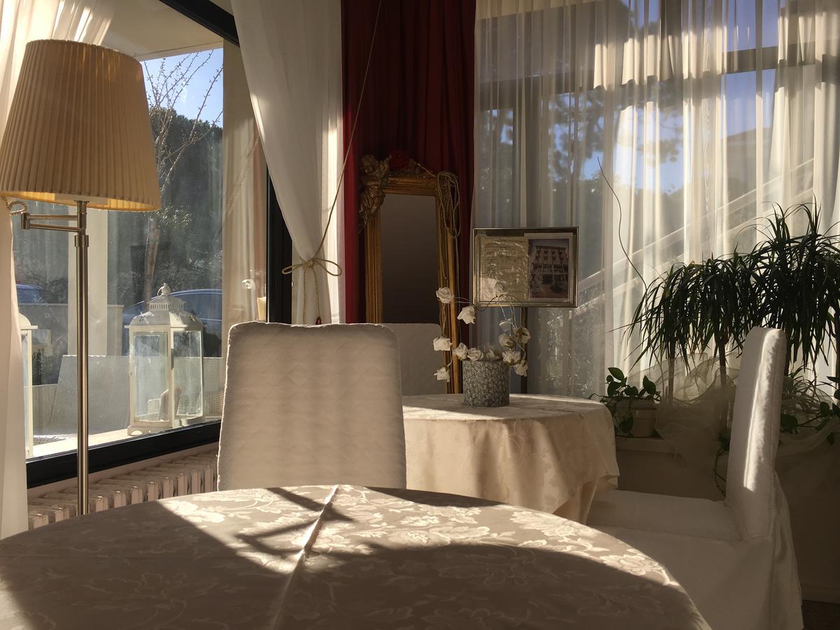 Hotel Baby B&B Milano Marittima Exteriör bild