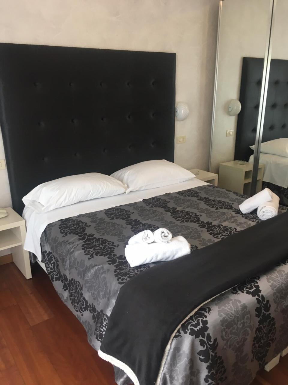 Hotel Baby B&B Milano Marittima Exteriör bild