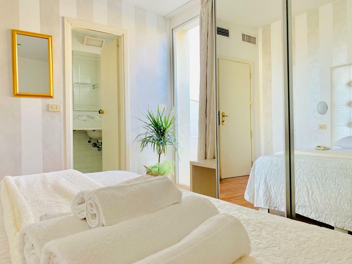 Hotel Baby B&B Milano Marittima Exteriör bild