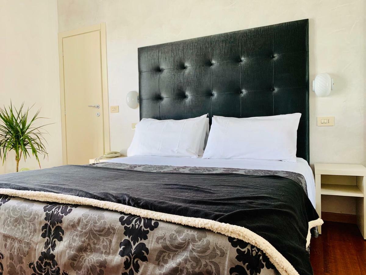 Hotel Baby B&B Milano Marittima Exteriör bild