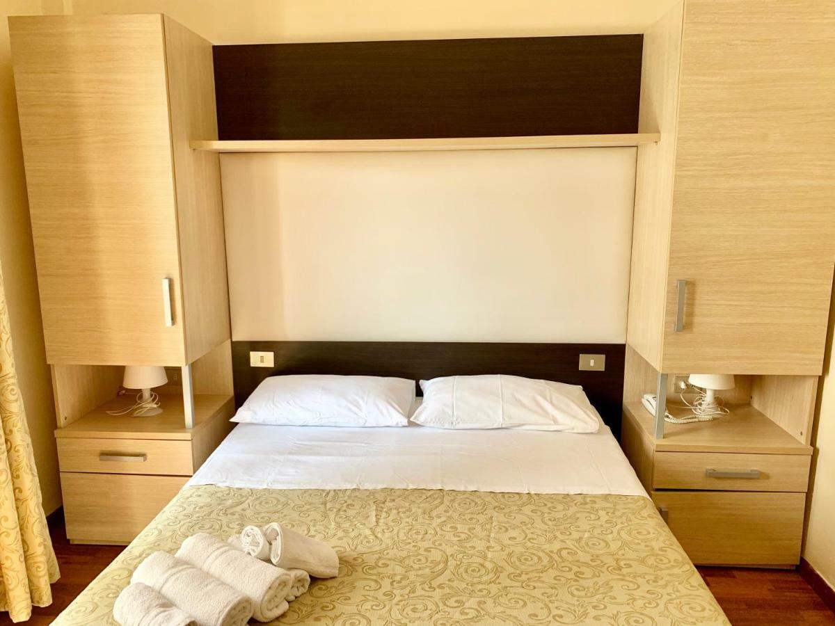 Hotel Baby B&B Milano Marittima Exteriör bild