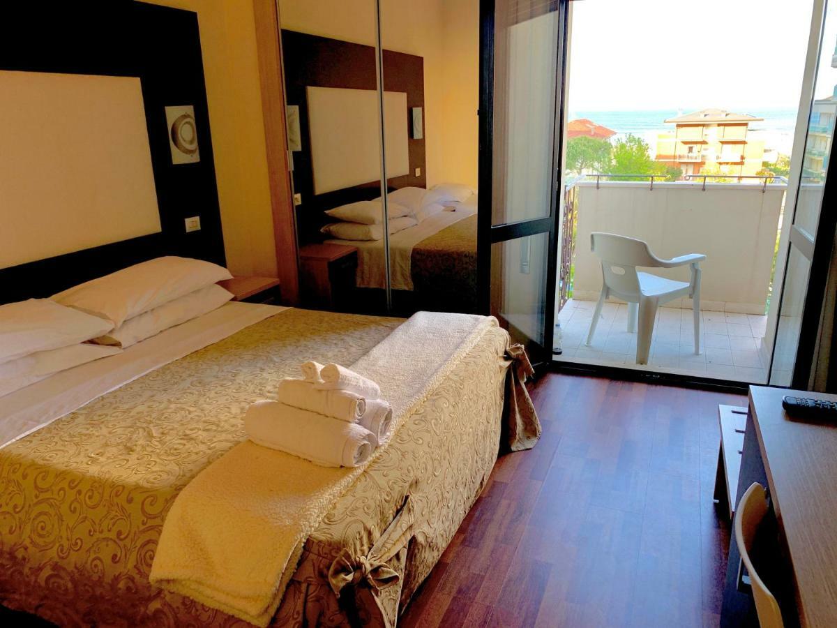 Hotel Baby B&B Milano Marittima Exteriör bild